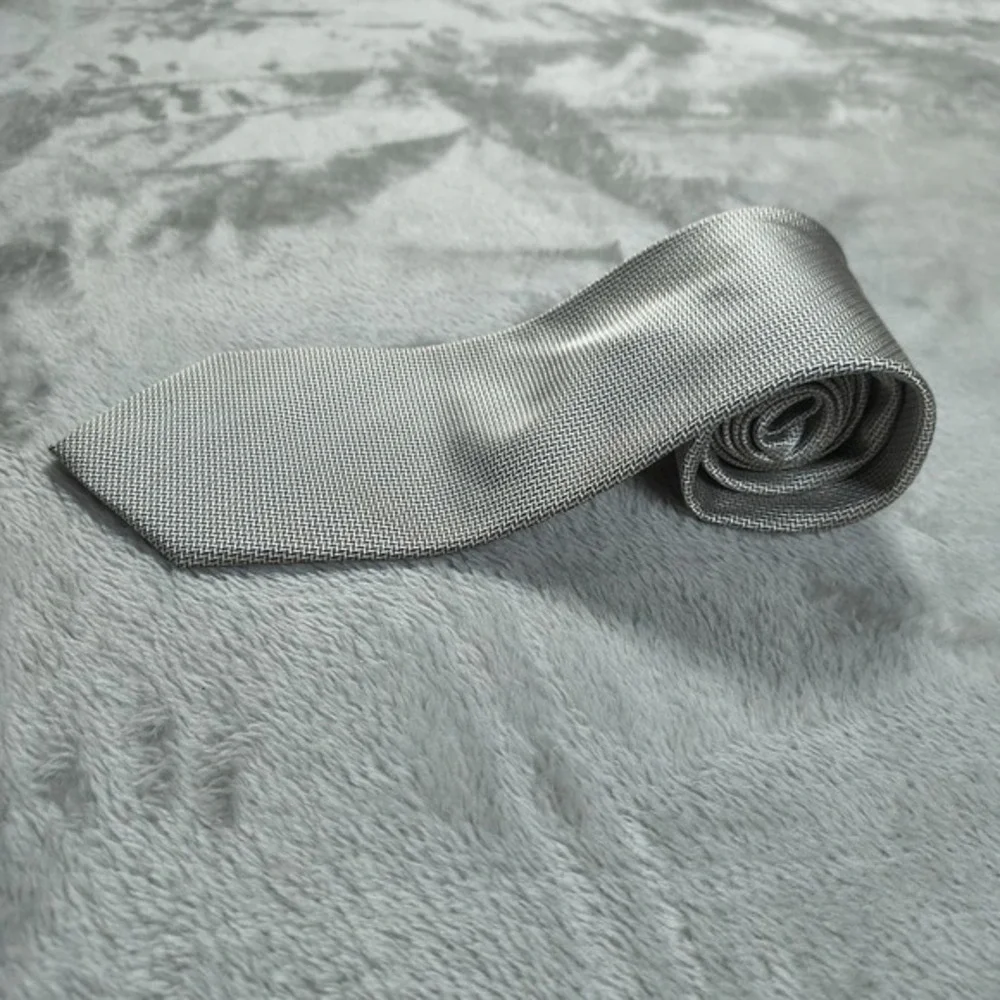 Vintage Robert‎ Talbott Tie Mens 3.75x57.5 Silver Silk Geometric Abstract USA